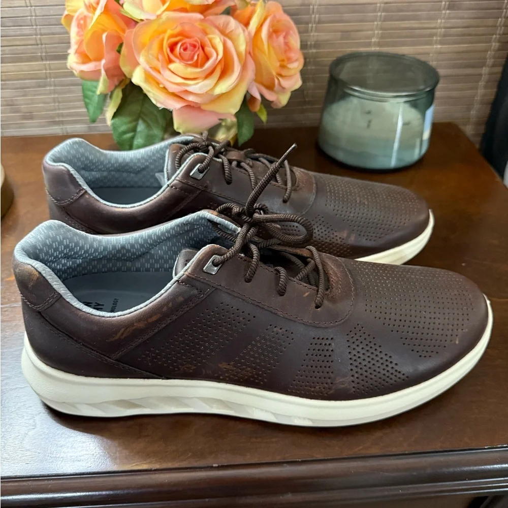 Johnston & Murphy Brown Cream Sneakers with Comfort Sole - Picture 3 of 8